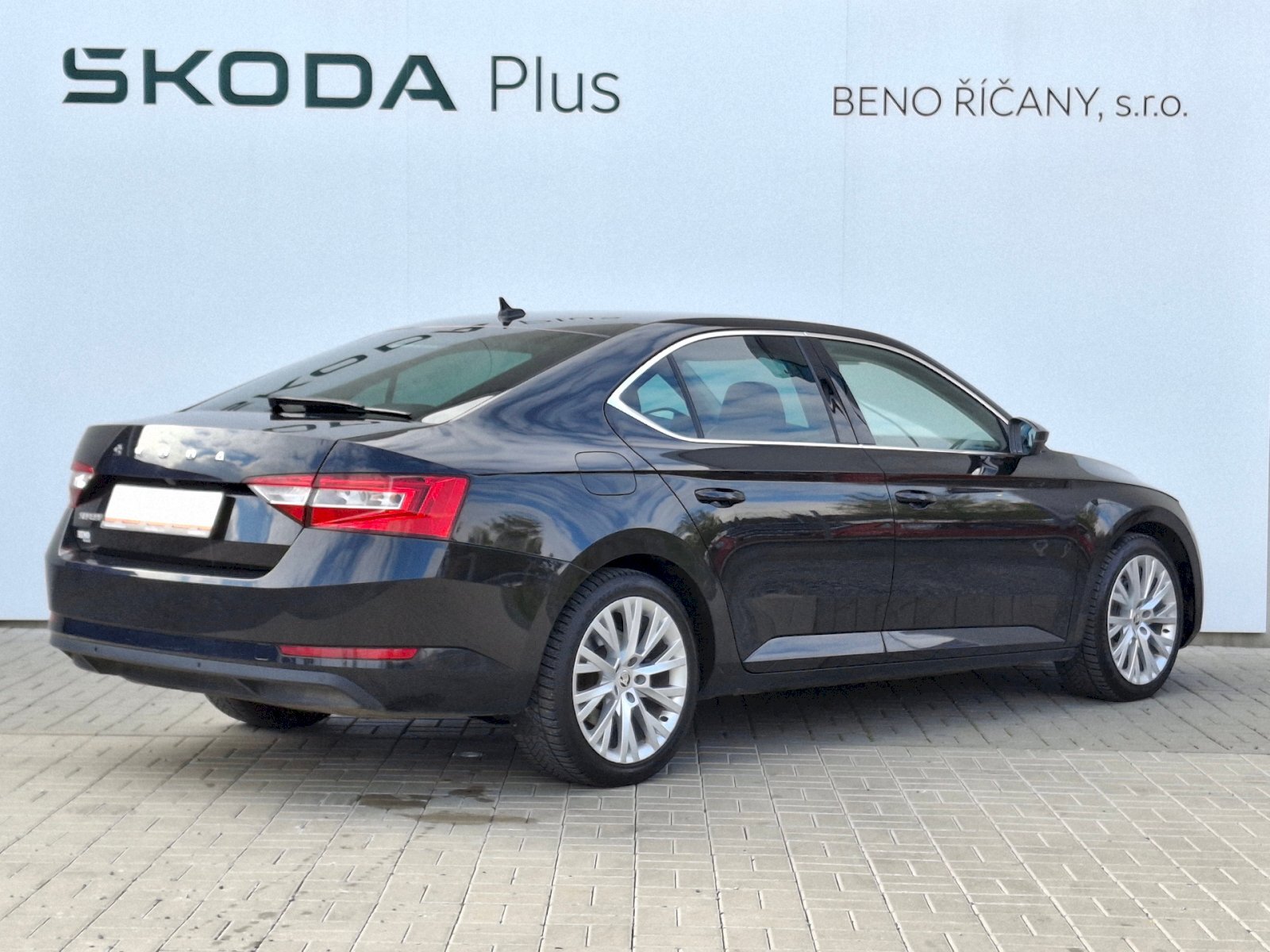 Škoda Superb Sedan / Limuzína 2,0 l 110 kw