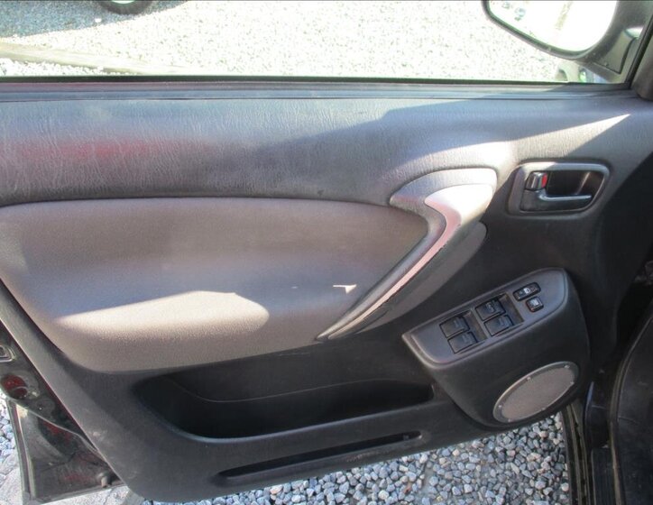 Toyota RAV4 SUV 2,0 l 85 kw