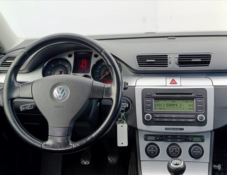 Volkswagen Passat Sedan 2,0 l 103 kw