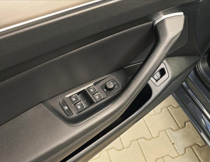 Volkswagen Passat Kombi 1,4 l 110 kw