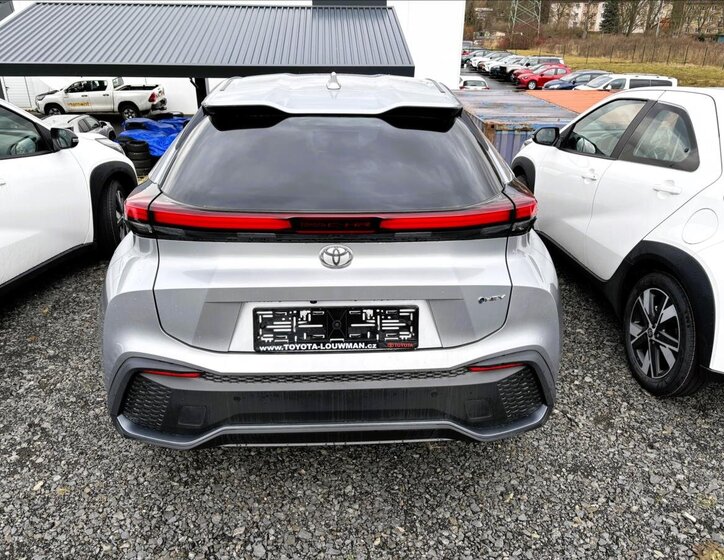 Toyota C-HR SUV 1,8 l 103 kw