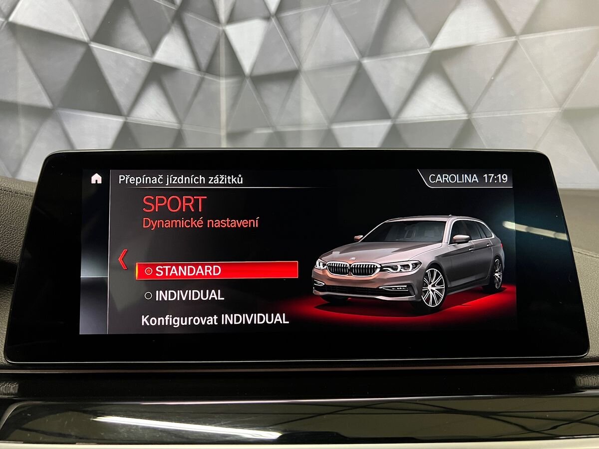 BMW Řada 5 Kombi 3,0 l 195 kw