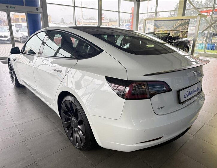 Tesla Model 3 Sedan / Limuzína 0,0 377 kw