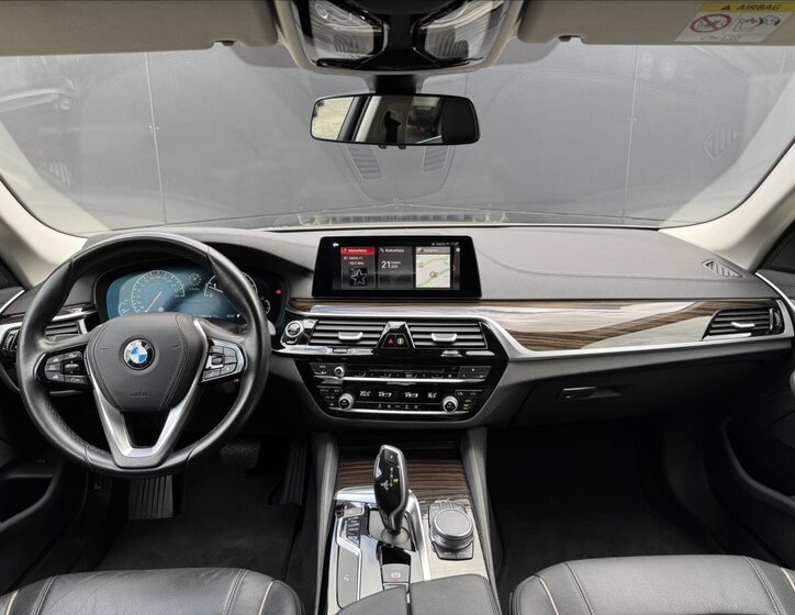 BMW Řada 5 Sedan / Limuzína 2,0 l 185 kw