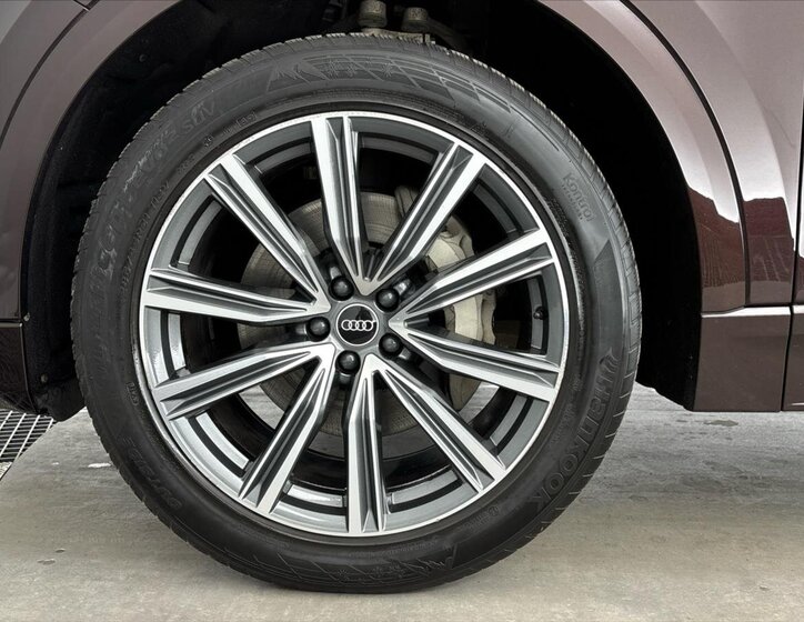 Audi Q8 SUV / Terénní 3,0 l 250 kw