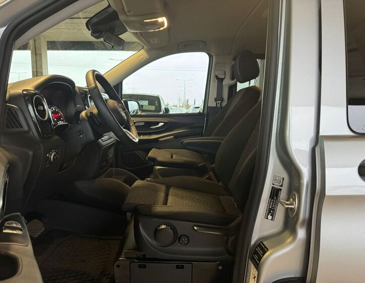 Mercedes-Benz Vito 9