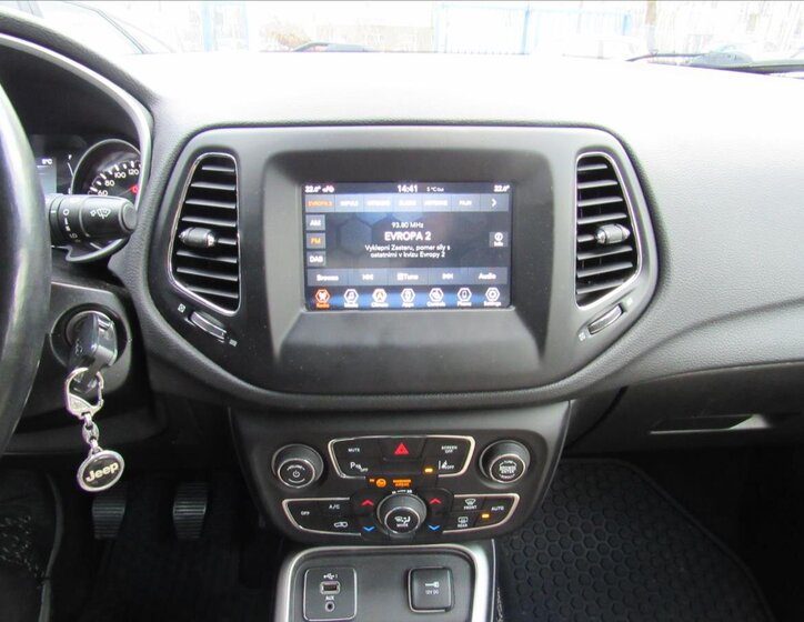 Jeep Compass SUV 1,4 l 103 kw