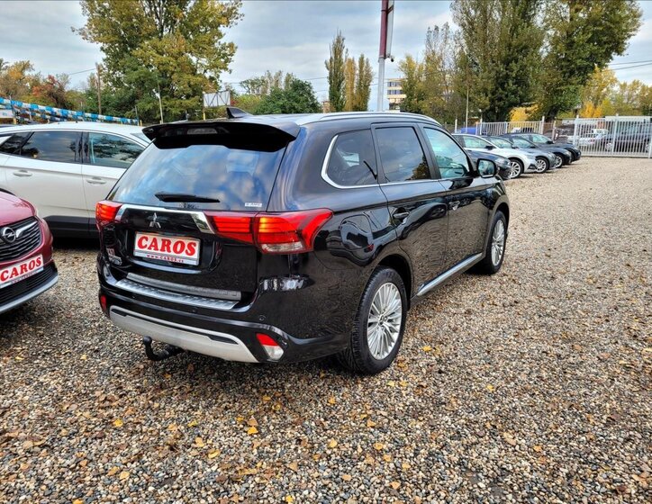 Mitsubishi Outlander 6
