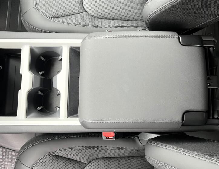 Land Rover Defender 27