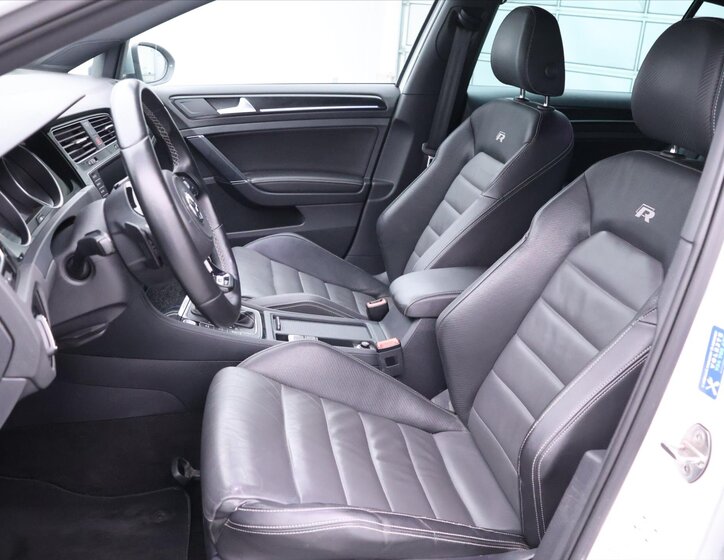 Volkswagen Golf Hatchback 2,0 l 221 kw