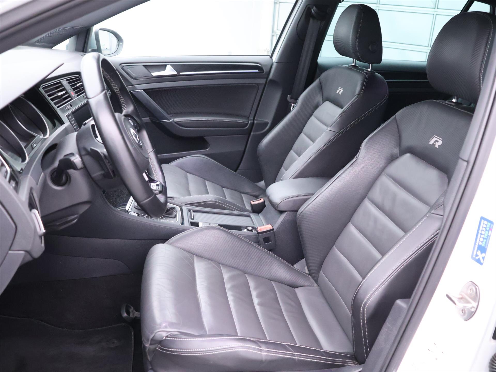 Volkswagen Golf Hatchback 2,0 l 221 kw