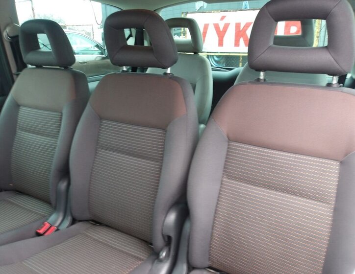 Volkswagen Sharan Kombi 2,0 l 103 kw