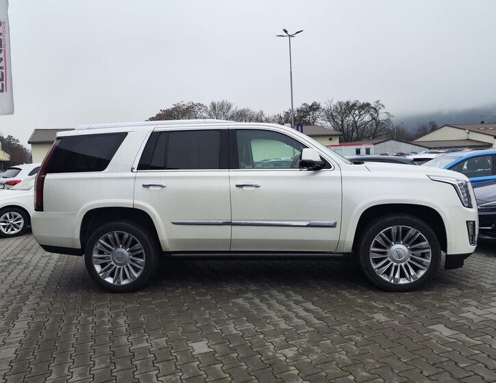 Cadillac Escalade 4