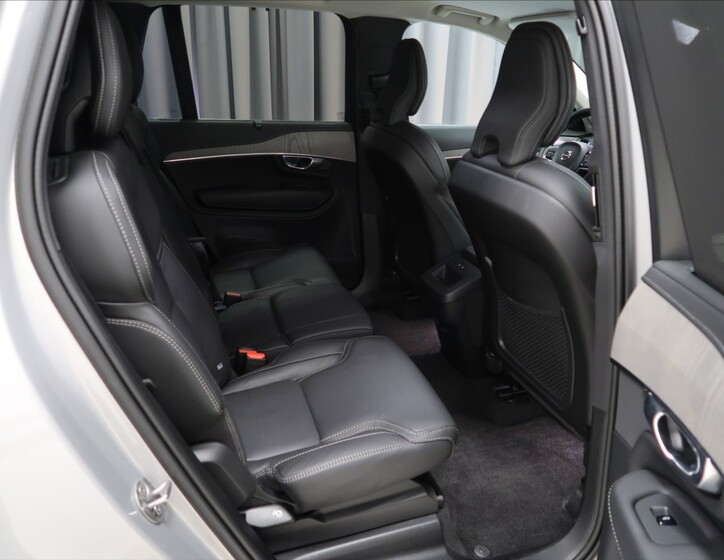 Volvo XC90 10