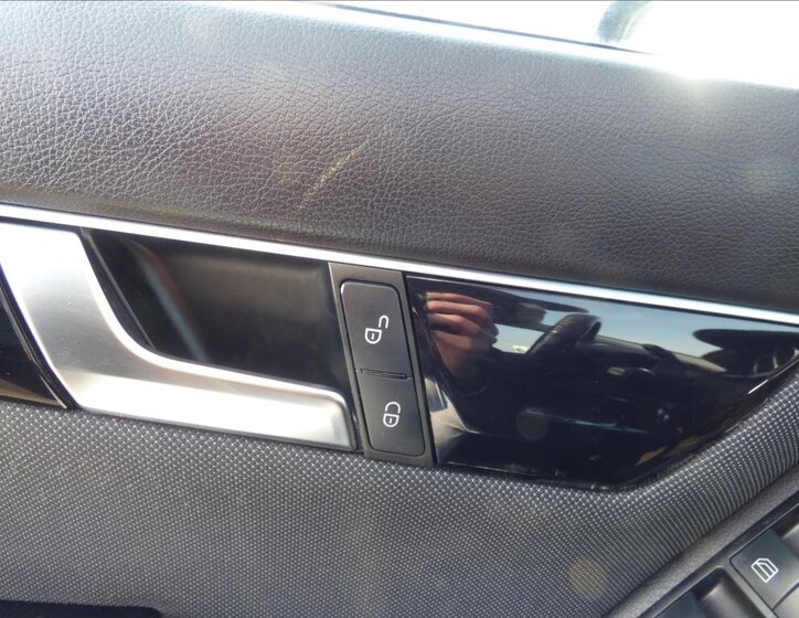 Mercedes-Benz Třídy C Sedan / Limuzína 2,1 l 88 kw