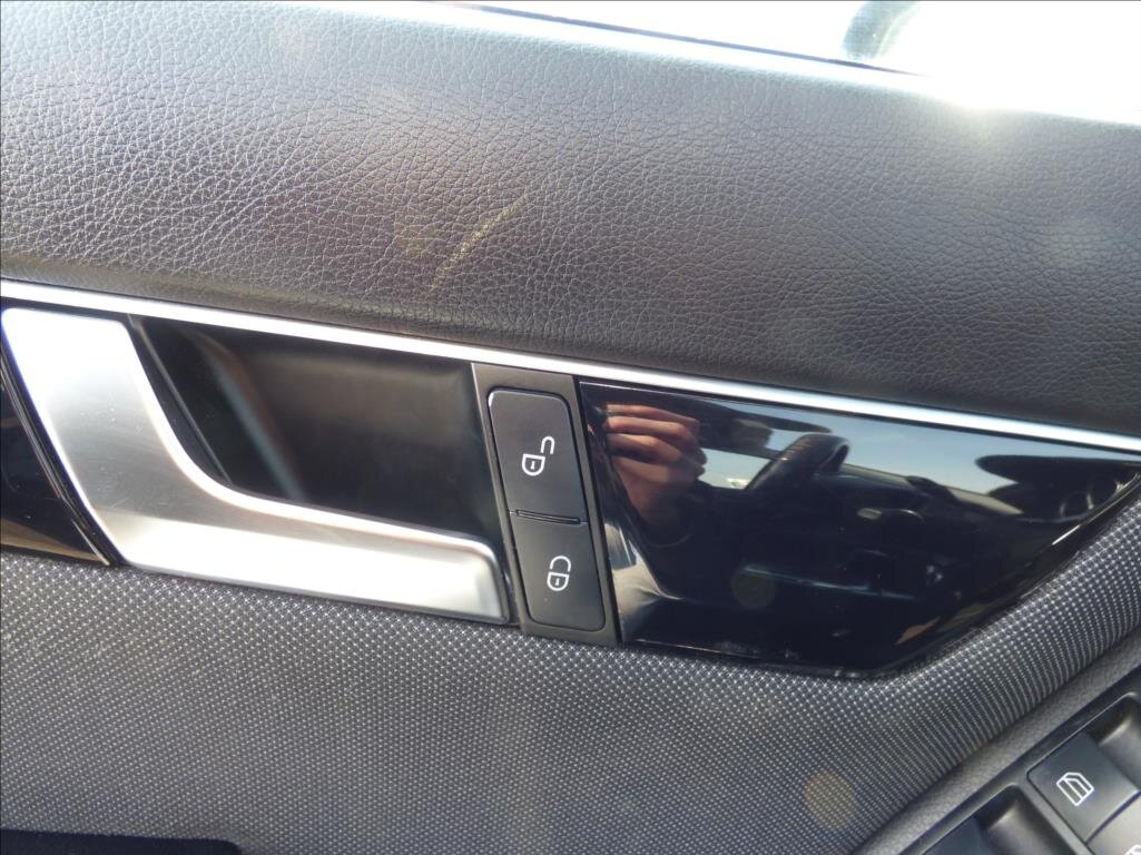 Mercedes-Benz Třídy C Sedan / Limuzína 2,1 l 88 kw