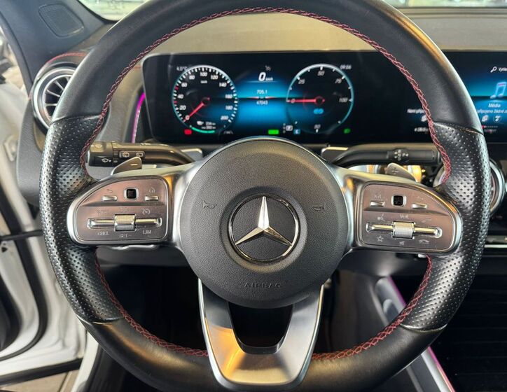 Mercedes-Benz EQB 13