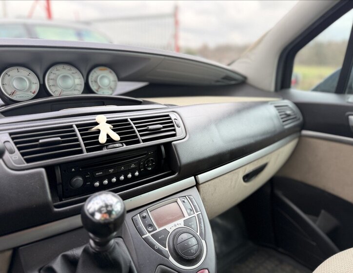 Peugeot 807 MPV 2,2 l 94 kw