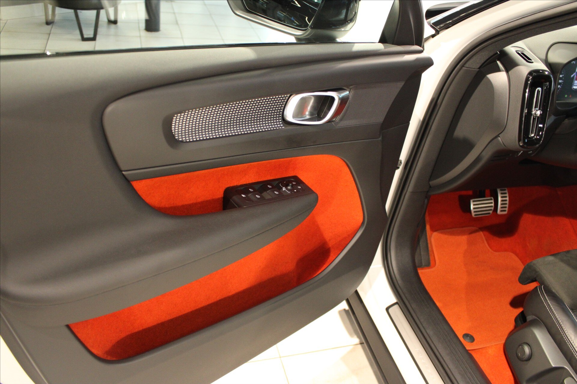 Volvo XC40 SUV / Terénní 2,0 l 140 kw