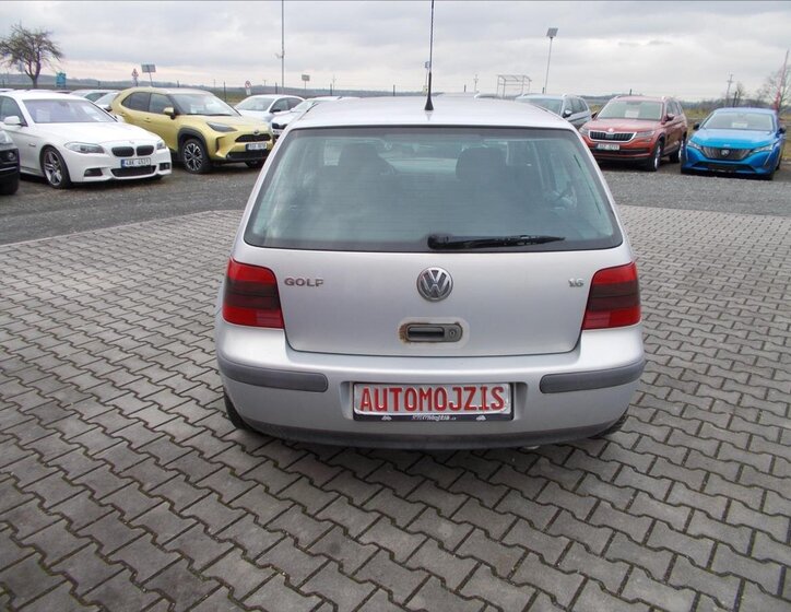 Volkswagen Golf 10