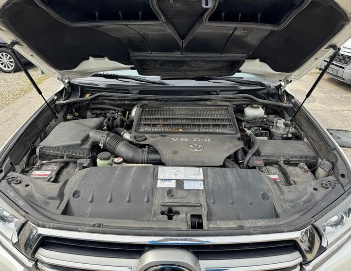 Toyota Land Cruiser SUV / Terénní 4,5 l 186 kw