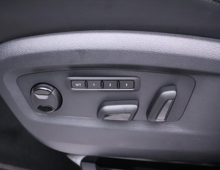 Volkswagen Multivan 19