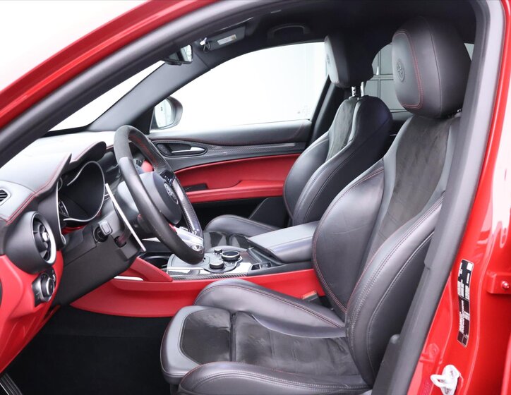 Alfa Romeo Stelvio SUV / Terénní 2,9 l 375 kw