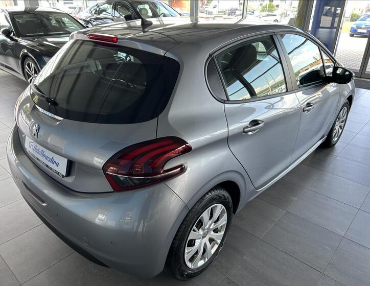 Peugeot 208 6