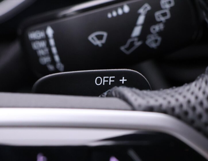 Volkswagen T-Roc SUV / Terénní 2,0 l 110 kw