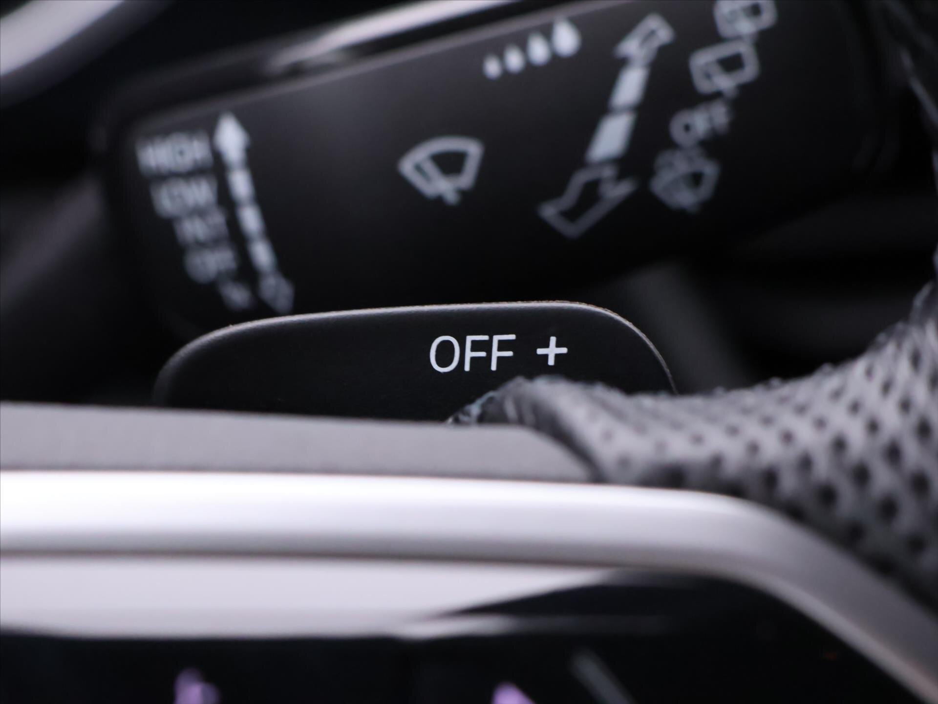 Volkswagen T-Roc SUV / Terénní 2,0 l 110 kw