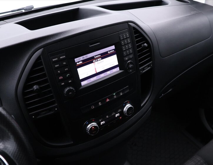 Mercedes-Benz Vito 21