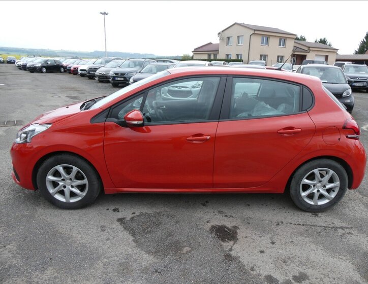 Peugeot 208 Hatchback 1,2 l 61 kw