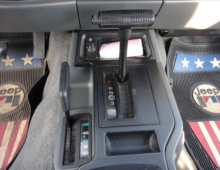 Jeep Cherokee SUV / Terénní 4,0 l 136 kw