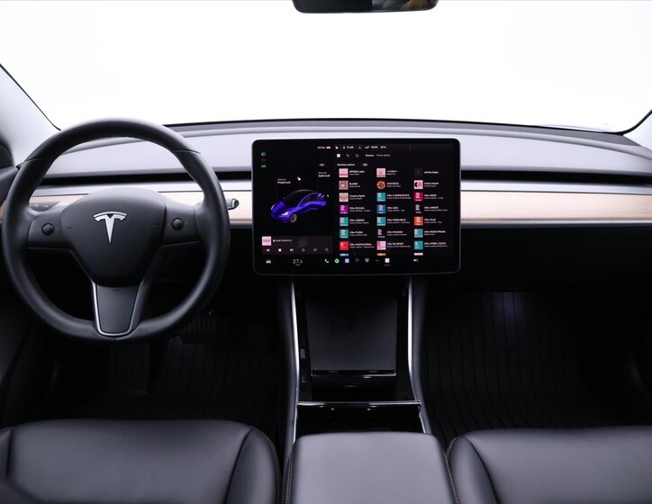 Tesla Model 3 Sedan / Limuzína 0,0 324 kw
