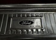 Ford Thunderbird Kupé 6,4 l 224 kw