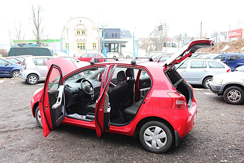 Toyota Yaris Hatchback 998,0 51 kw
