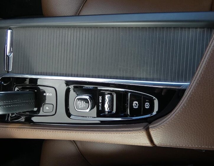 Volvo S90 Sedan / Limuzína 2,0 l 173 kw