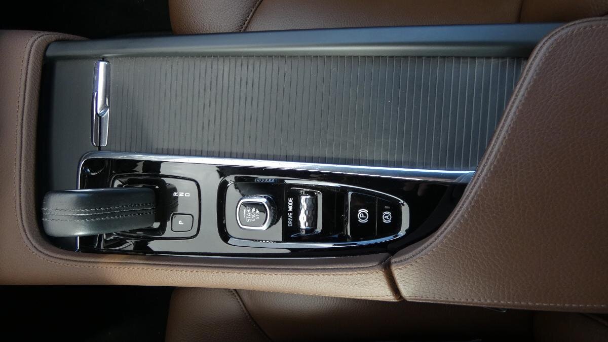 Volvo S90 Sedan / Limuzína 2,0 l 173 kw