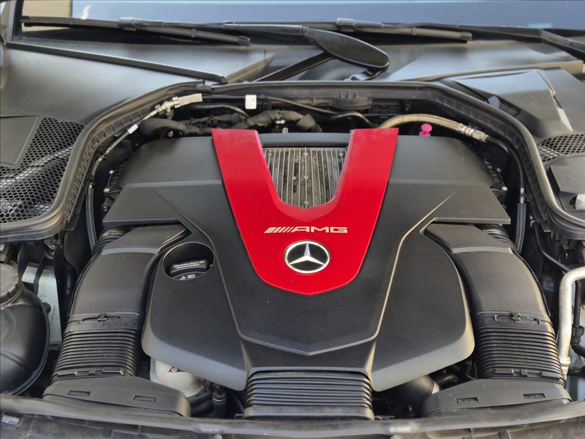 Mercedes-Benz Třídy C Sedan 3,0 l 270 kw