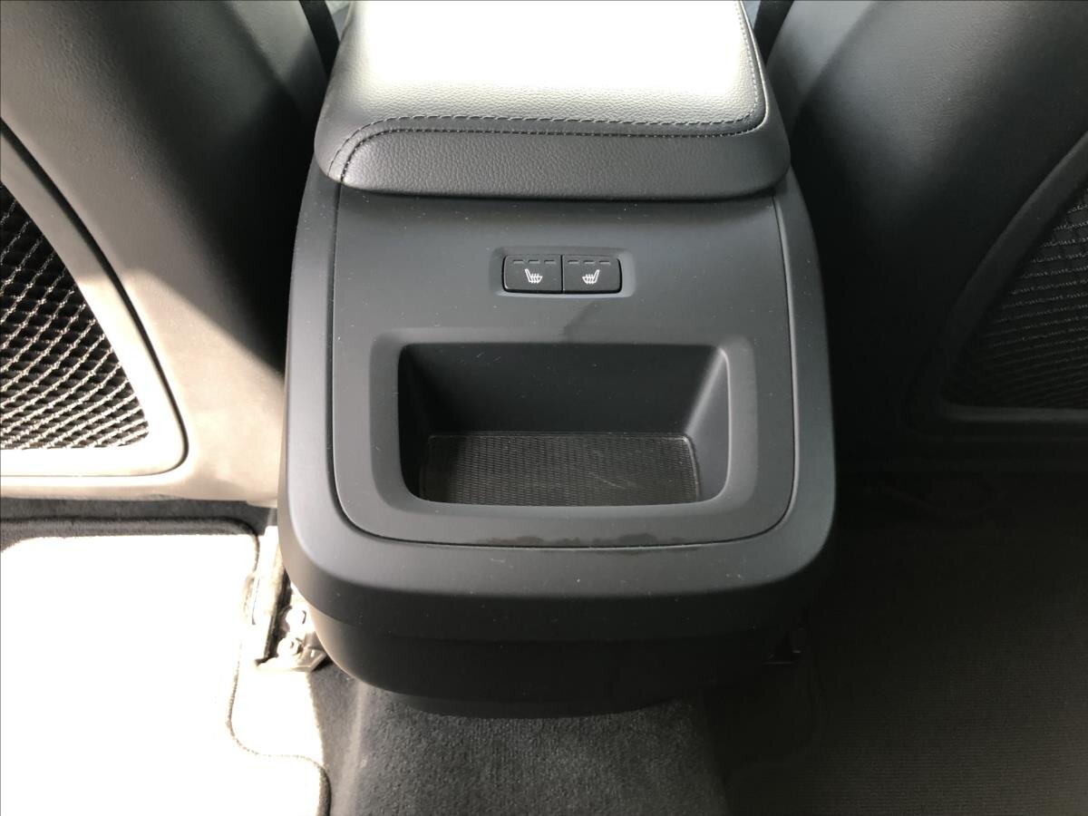 Volvo XC60 SUV / Terénní 2,0 l 145 kw