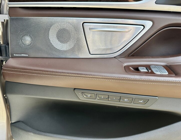 BMW Řada 7 27