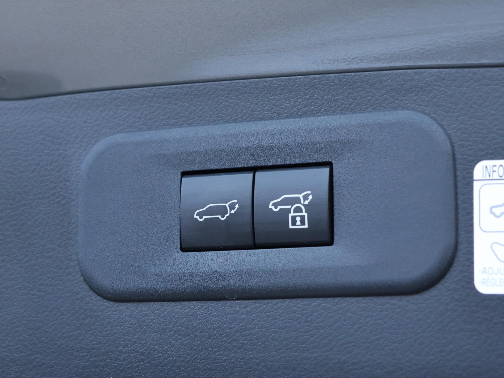 Lexus NX 450h plus SUV / Terénní 2,5 l 136 kw