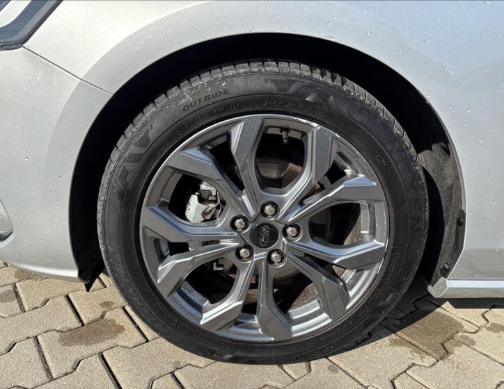 Ford Focus Kombi 999,0 92 kw