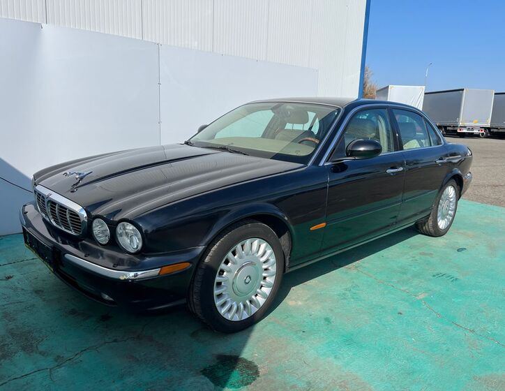 Jaguar XJ 3