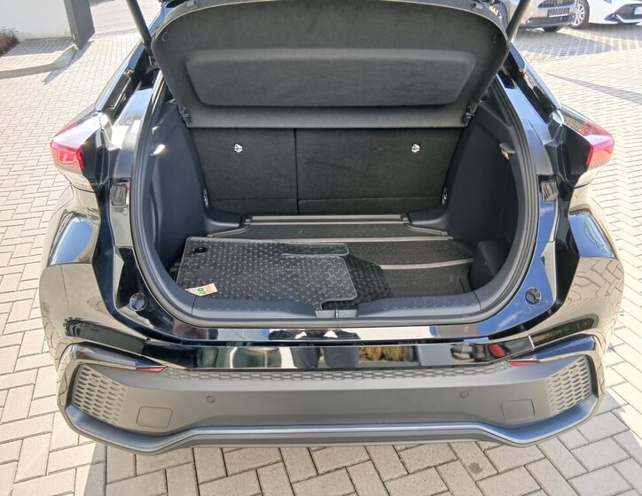 Toyota C-HR SUV / Terénní 2,0 l 112 kw