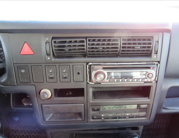 Volkswagen Caravelle Kombi 2,5 l 75 kw