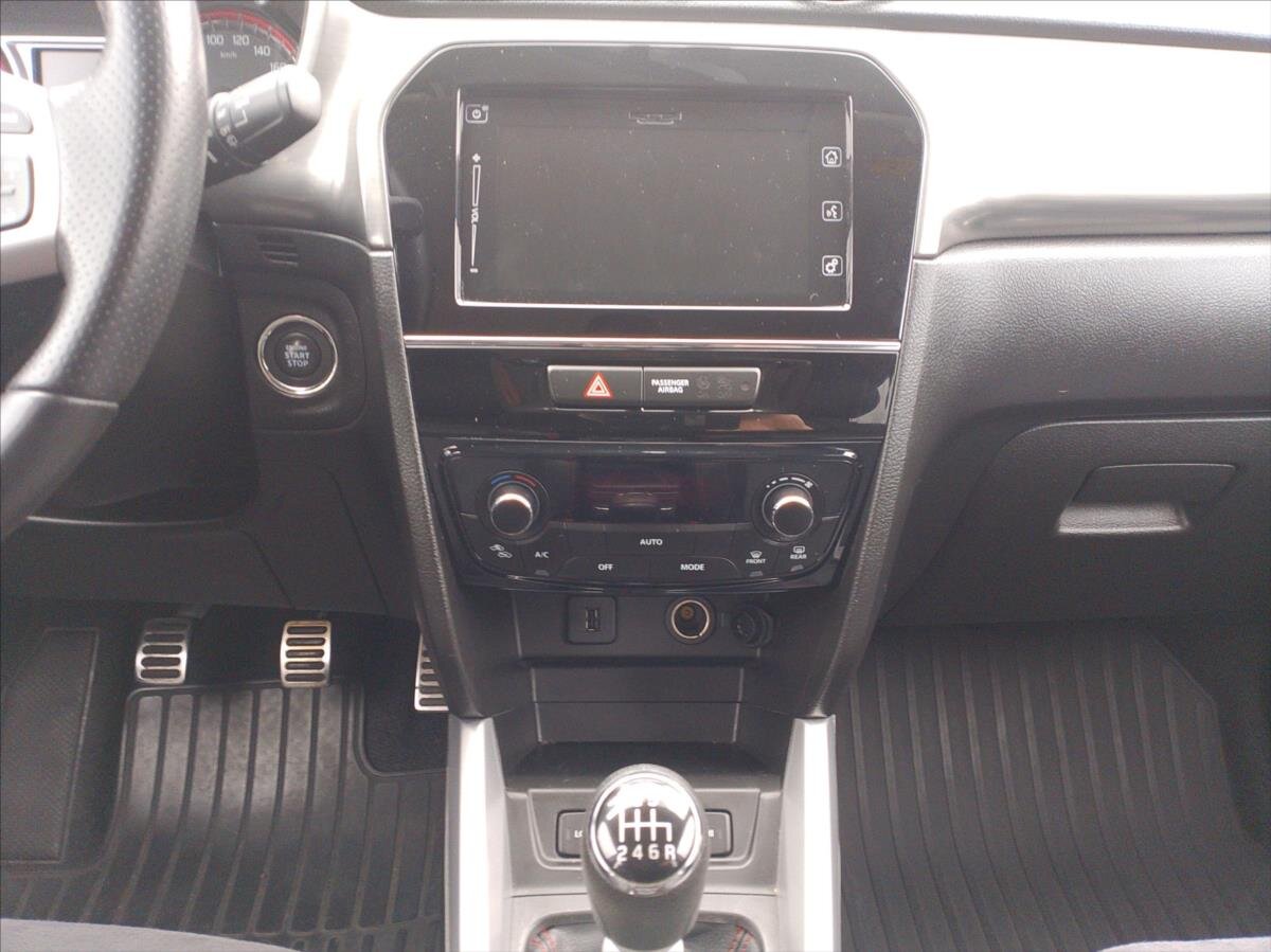 Suzuki Vitara SUV / Terénní 1,4 l 103 kw