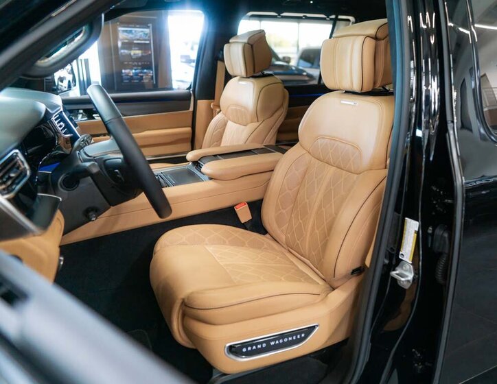 Jeep Grand Wagoneer SUV 6,4 l 351 kw