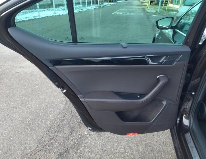 Škoda Superb Sedan / Limuzína 2,0 l 200 kw