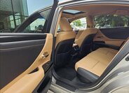 Lexus ES 300h Sedan / Limuzína 2,5 l 160 kw